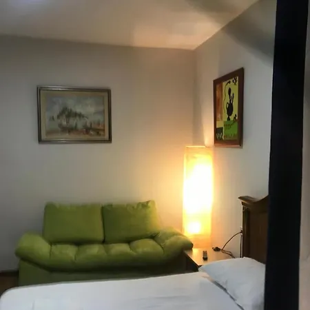 Proper House Iva Daire *